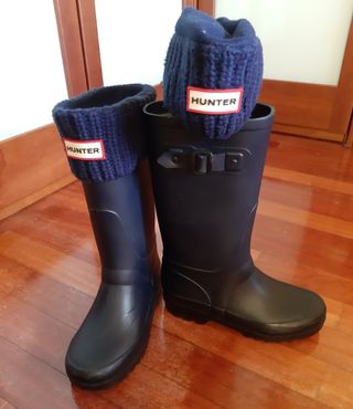 BOTAS DE AGUA MARCA IGOR NIÑ@ Y CALCETINES HUNTER de segunda mano por 20  EUR en Centro Militar Araka en WALLAPOP