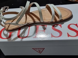 Sandalias Guess originales de segunda mano por 30 EUR en Barcelona en  WALLAPOP