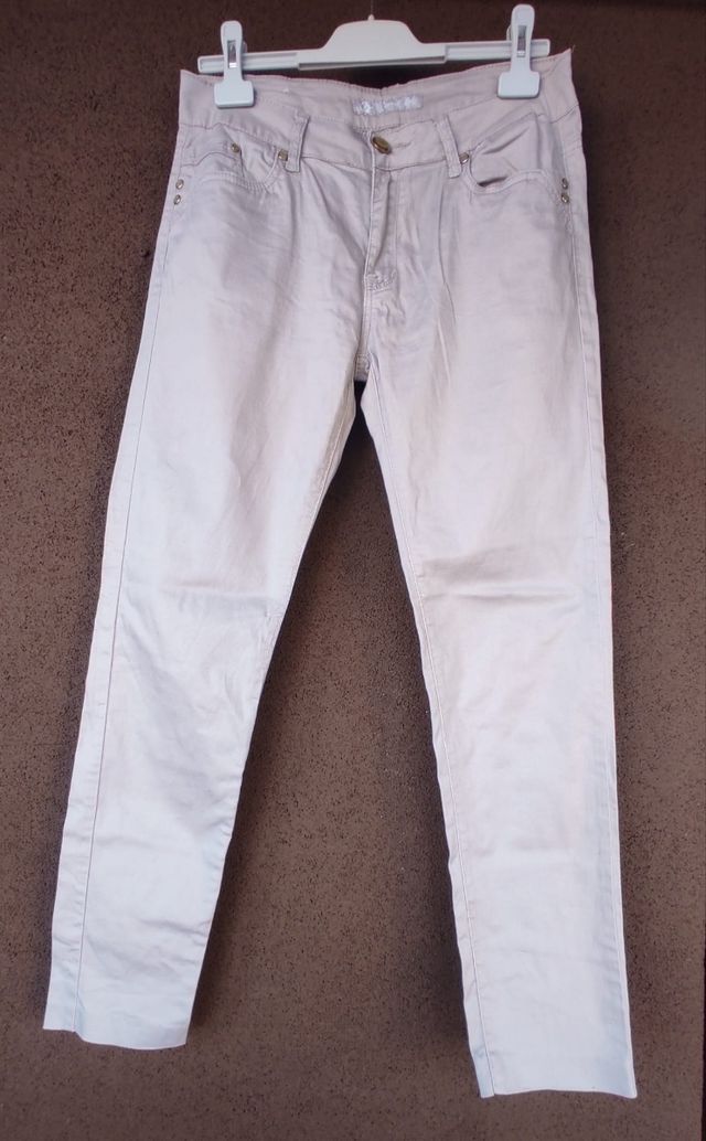 Pantalón pitillo Gris