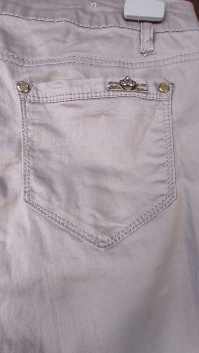 Pantalón pitillo Gris