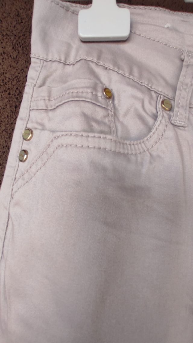 Pantalón pitillo Gris