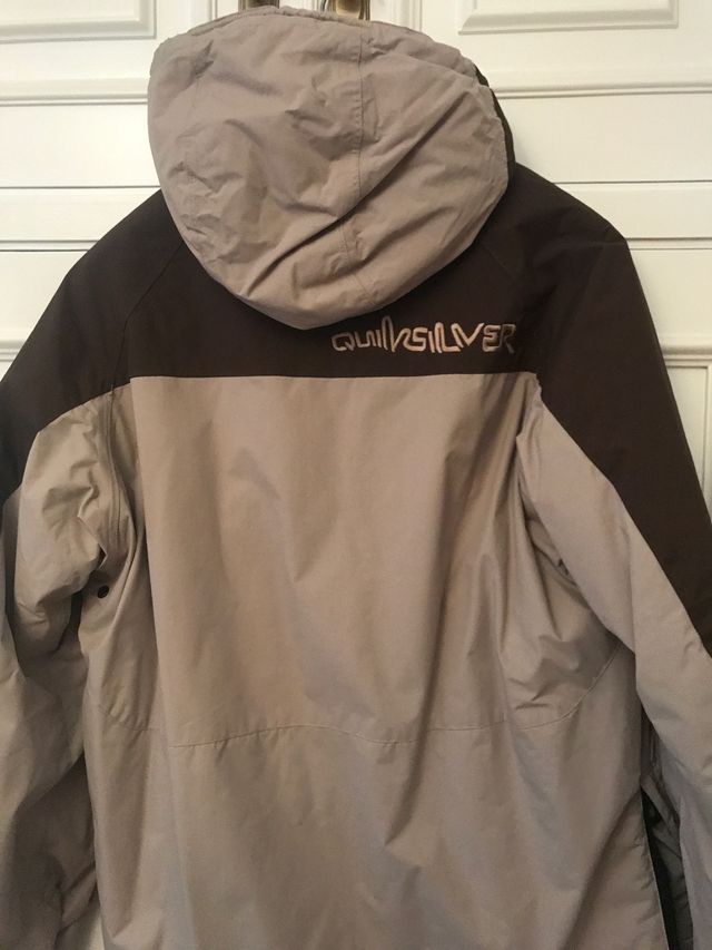 Precioso abrigo/ canguro nieve Quiksilver