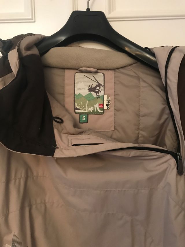 Precioso abrigo/ canguro nieve Quiksilver