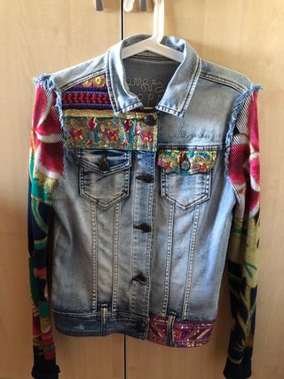 Chaqueta Desigual exotic de segunda mano por 35 EUR en Humanes de Madrid en  WALLAPOP