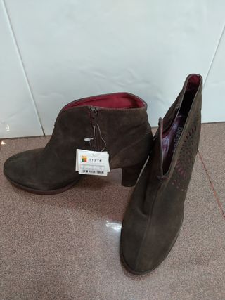 Botines N 41 desigual de segunda mano por 40 EUR en Barcelona en WALLAPOP