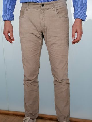 2 Pantalones hombre. Mango de segunda mano por 25 EUR en Oruña de Pielagos  en WALLAPOP