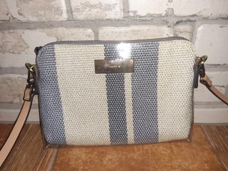 Bolso Parfois con funda de plástico impermeable de segunda mano por 10 EUR  en Algeciras en WALLAPOP