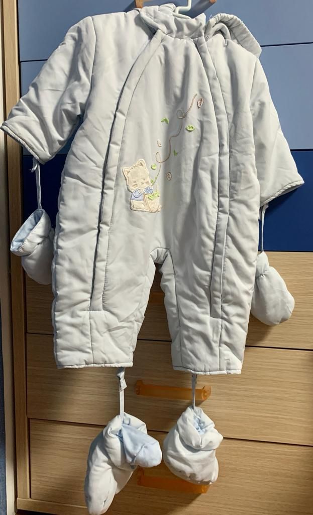 Buzo azul. 3-6 meses. Mayoral.