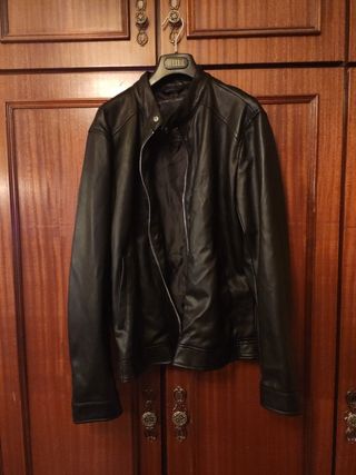 Chaqueta de cuero Zara Hombre Talla L Nueva de segunda mano por 35 EUR en  Donostia-San Sebastián en WALLAPOP