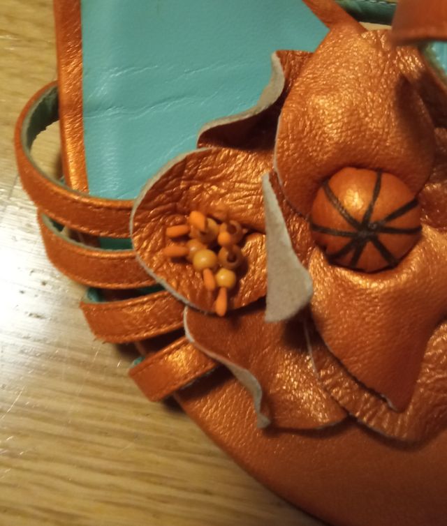 Sandalias de tacón color naranja