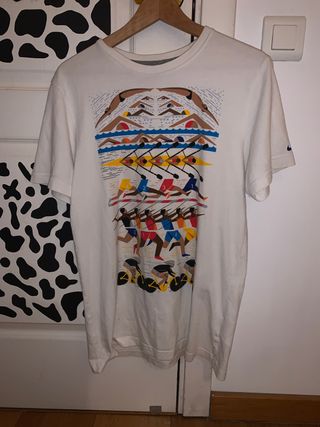 Camiseta ancha nike de segunda mano por 5 EUR en Rubí en WALLAPOP
