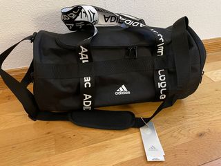 Bolsa deporte Adidas PERFORMANCE 25L de segunda mano por 30 EUR en Madrid  en WALLAPOP