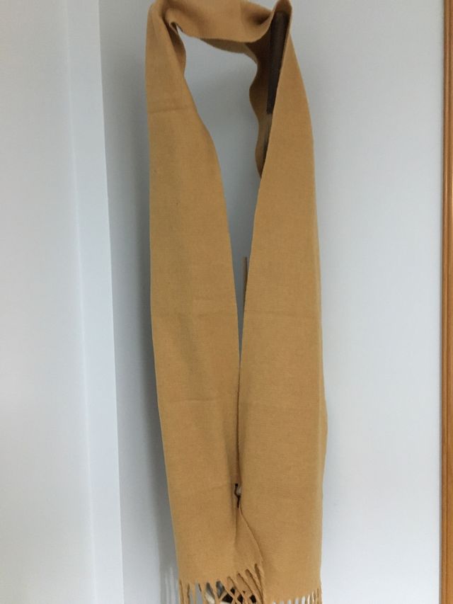 Bufanda mostaza de Zara