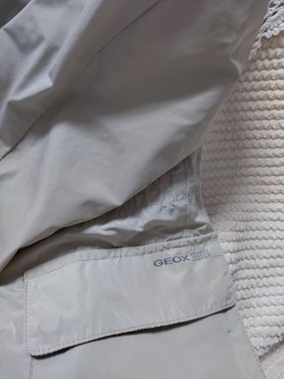 Gabardina Geox mujer de segunda mano por 85 EUR en Algeciras en WALLAPOP