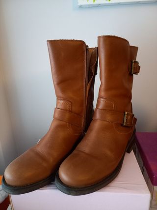 Botas mujer piel 36-37 de segunda mano por 11 EUR en Albacete en WALLAPOP