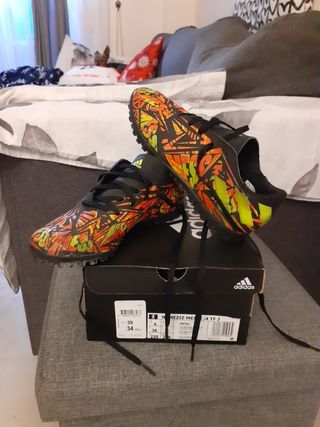 Botas multitacos ADIDAS, MESSI de segunda mano por 10 EUR en Algeciras en  WALLAPOP