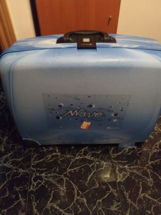 Maleta delsey de segunda mano por 18 EUR en Rubí en WALLAPOP