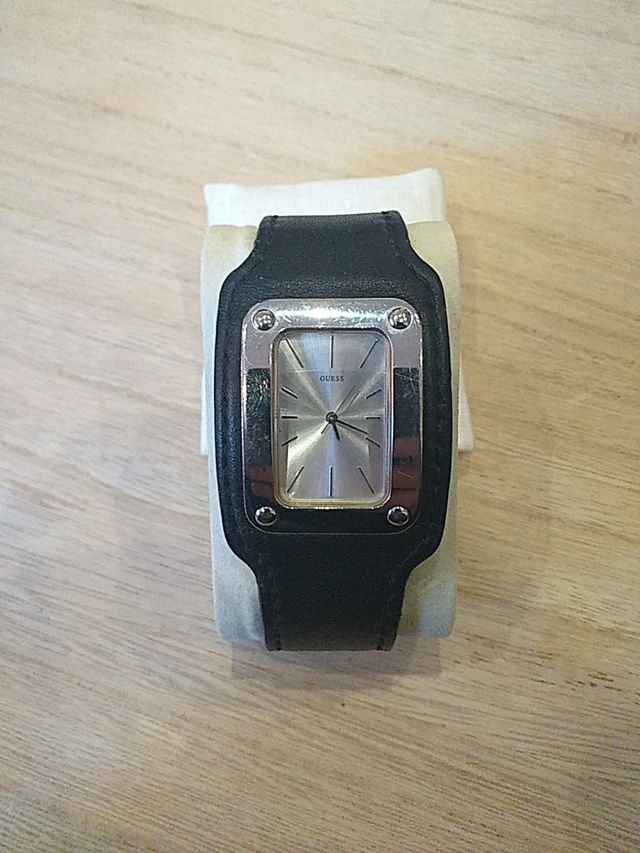 Reloj Guess de cuero/piel