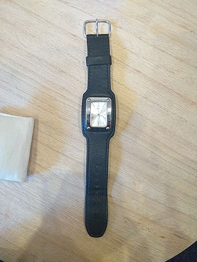 Reloj Guess de cuero/piel