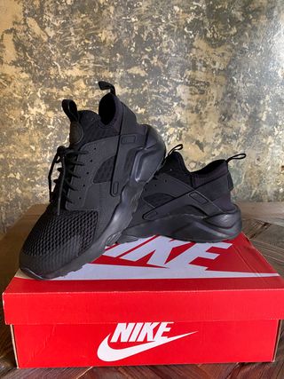 Nike Huarache - Nuevas!!! de segunda mano por 80 EUR en Barcelona en  WALLAPOP