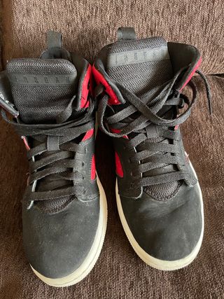 Zapatillas Jordan 38,5 de segunda mano por 40 EUR en Barcelona en WALLAPOP