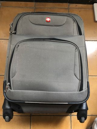 Maleta Swiss Gear tirador se atasca de segunda mano por 8 EUR en Zaragoza  en WALLAPOP