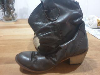 Botines camperos marrones talla 36 de segunda mano por 9 EUR en Bilbao en  WALLAPOP