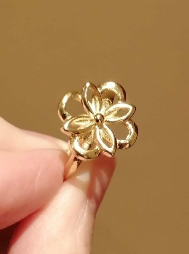 Anillo plata flor y baño oro 18kl.