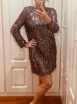Vestido flecos lentejuelas Zara de segunda mano por 25 EUR en San Fernando  de Henares en WALLAPOP