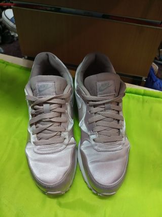 Bambas Nike MD RUNNER 2 TALLA 41 de segunda mano por 32 EUR en Barcelona en  WALLAPOP