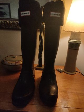 HUNTER NEGRA +CALCETIN POLAR HUNTER T 41 de segunda mano por 85 EUR en  Arrigorriaga en WALLAPOP