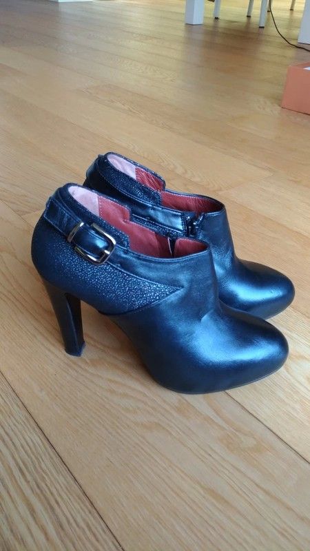 Scarpe in pelle misura 39 usate 1 volta