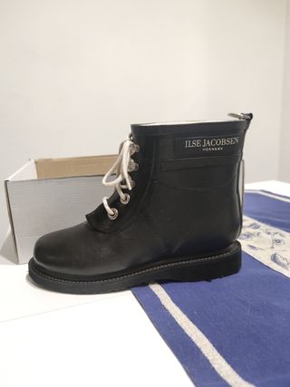 Ilse Jacobsen Bota alta de agua Rub1 Atmosphere Topo Mujer