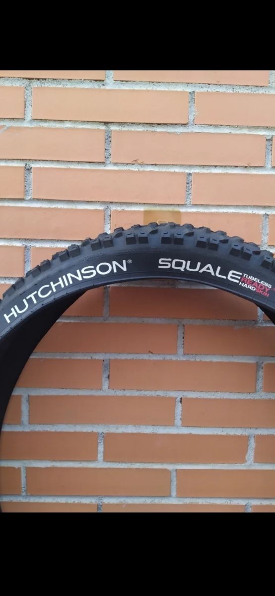 27,5"x2.35 Hutchinson SQUALE Tubeless. Cubierta.