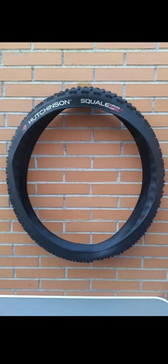 27,5"x2.35 Hutchinson SQUALE Tubeless. Cubierta.