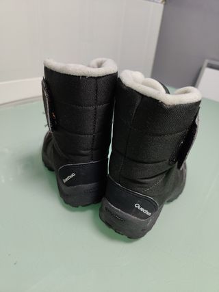 Botas Quechua Decathlon para nieve de segunda mano por 8 EUR en Astrabudua  en WALLAPOP