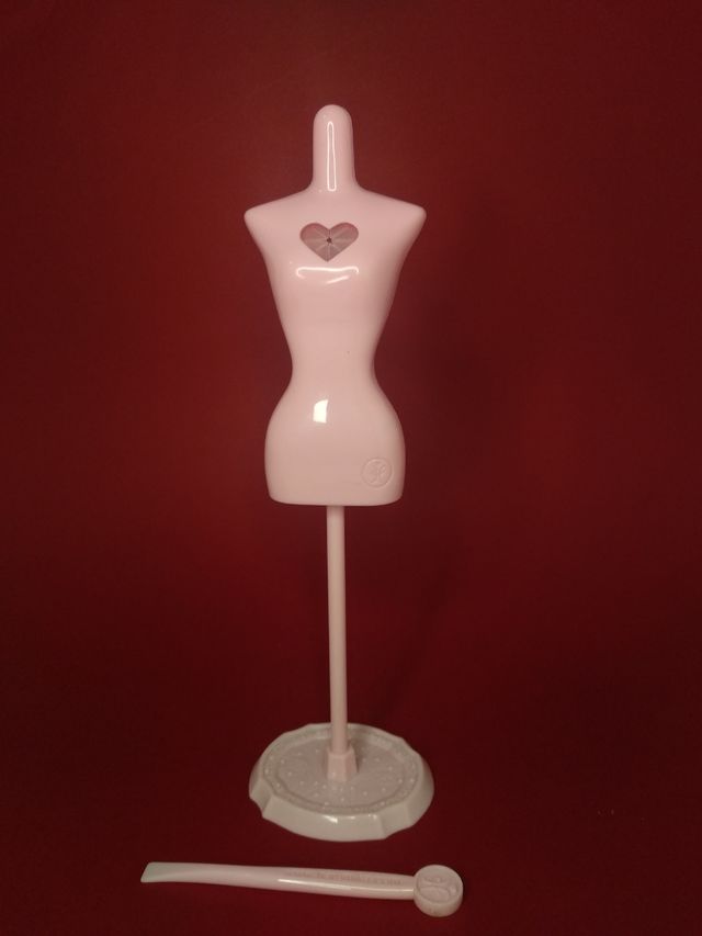 Mini maniquí Alta Costura Harumika