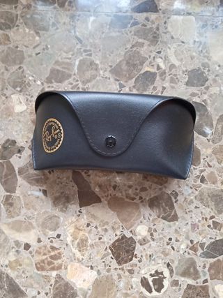 Funda gafas Ray-Ban de segunda mano por 5 EUR en Massanassa en WALLAPOP