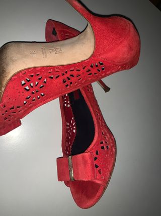 Zapatos Tacones mujer rojo CAROLINA HERRERA de segunda mano por 99 EUR en  Móstoles en WALLAPOP