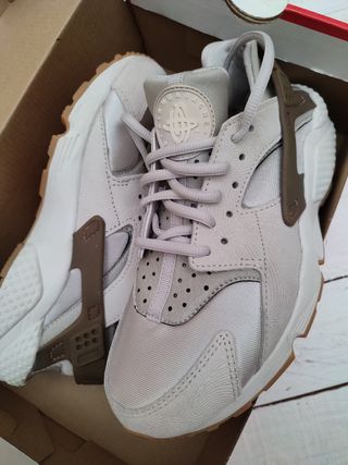 Nike Air Huarache marrones de segunda mano por 40 EUR en Elche en WALLAPOP