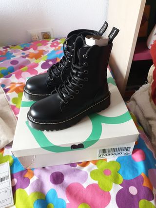 Botas (ulanka) talla 36 de segunda mano por 40 EUR en Alaquas en WALLAPOP