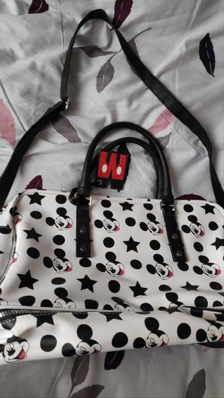 Bolso de viaje Mickey primark de segunda mano por 22 EUR en Fuenlabrada en  WALLAPOP