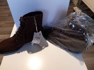 Botines planos de piel marrones con cordones de segunda mano por 35 EUR en  Almería en WALLAPOP