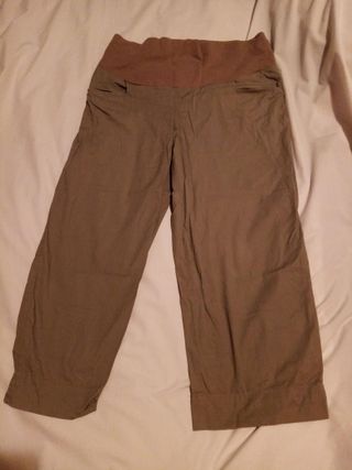 Pantalón premamá pirata de segunda mano por 2 EUR en Barcelona en WALLAPOP