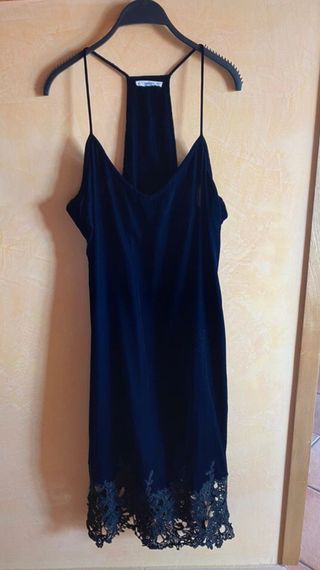 Vestido terciopelo negro Mango de segunda mano por 12 EUR en Cerdanyola del  Vallès en WALLAPOP