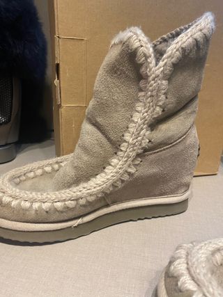Botas mou cuña interior de segunda mano por 100 EUR en Madrid en WALLAPOP