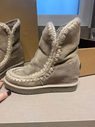 Botas mou cuña interior de segunda mano por 100 EUR en Madrid en WALLAPOP