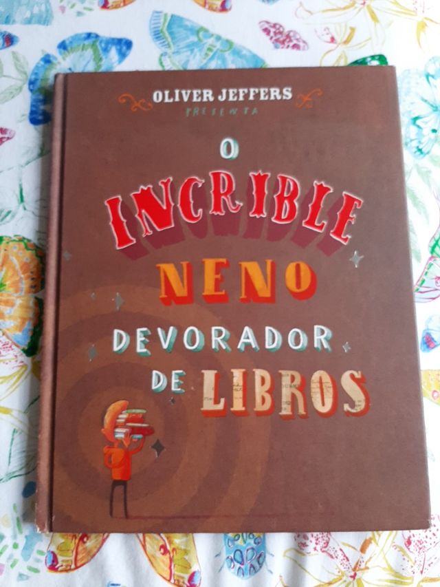 O incrible neno devorador de libros