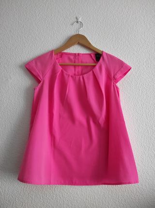 Blusa fucsia de Mango de segunda mano por 5 EUR en Madrid en WALLAPOP