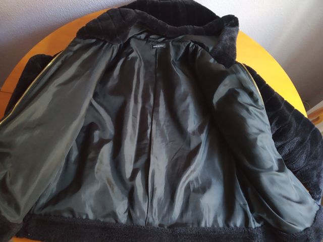 Abrigo de pelo negro